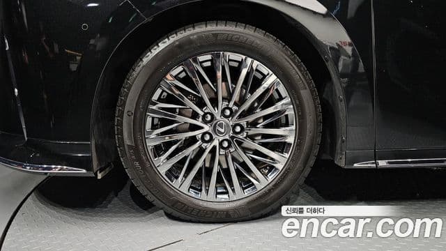 Lexus LM 2025 — Şəkil 13/34