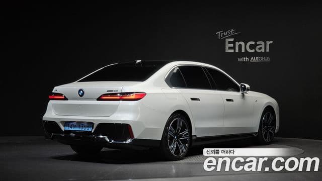 BMW i7 2025 — Photo 24/35