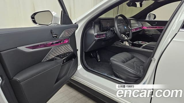 BMW i7 2025 — Photo 13/35