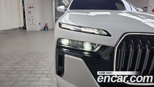 BMW i7 2025 — Photo 29/35