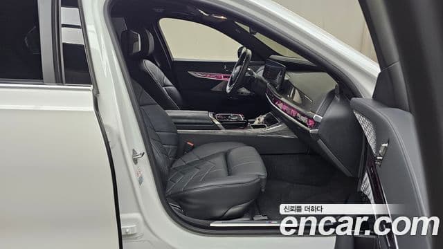BMW i7 2025 — Photo 18/35