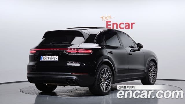 Porsche Cayenne 2023 — Photo 19/38