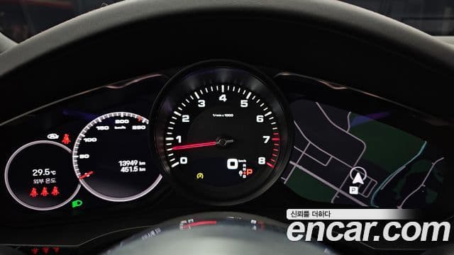 Porsche Cayenne 2023 — Photo 21/38