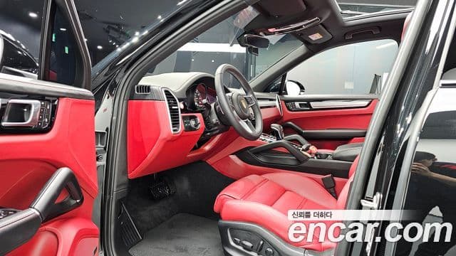 Porsche Cayenne 2023 — Photo 2/38