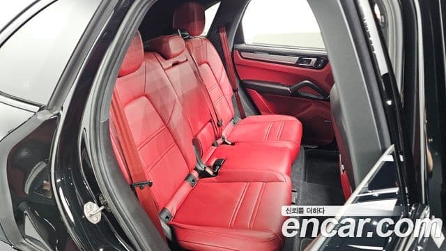 Porsche Cayenne 2023 — Photo 12/38
