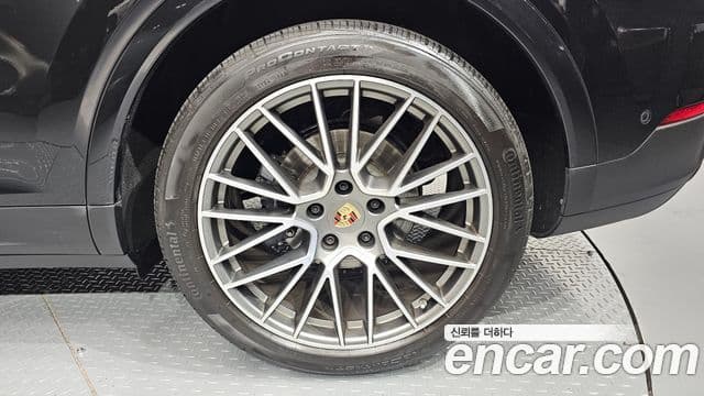 Porsche Cayenne 2023 — Photo 29/38