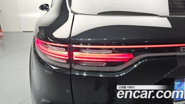 Porsche Cayenne 2023 — Photo 37/38