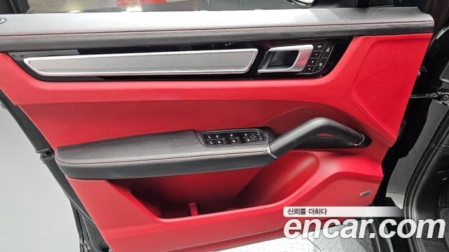 Porsche Cayenne 2023 — Photo 15/38