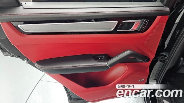 Porsche Cayenne 2023 — Photo 34/38