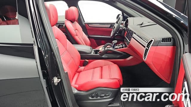 Porsche Cayenne 2023 — Photo 30/38