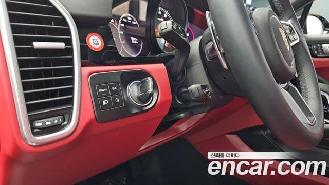 Porsche Cayenne 2023 — Photo 38/38