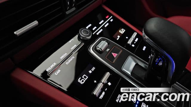 Porsche Cayenne 2023 — Photo 27/38