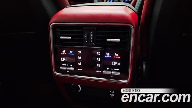 Porsche Cayenne 2023 — Photo 36/38