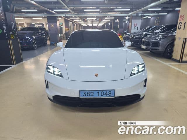 Porsche Taycan 2025 — Photo 14/20