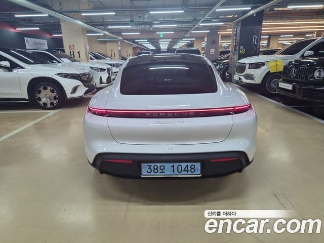 Porsche Taycan 2025 — Photo 9/20
