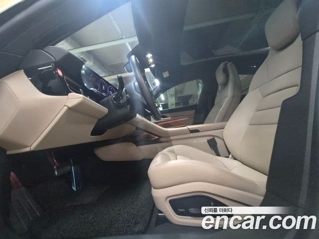 Porsche Taycan 2025 — Photo 8/20