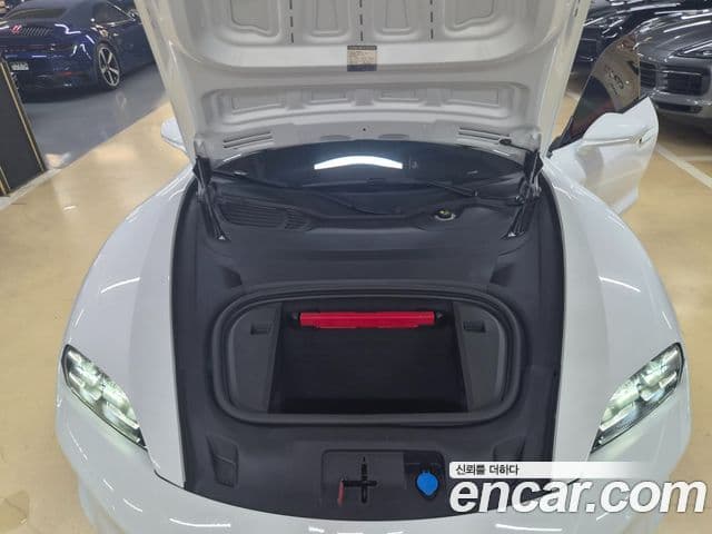 Porsche Taycan 2025 — Photo 16/20