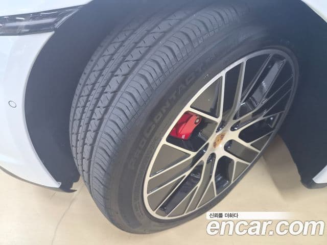 Porsche Taycan 2025 — Photo 5/20