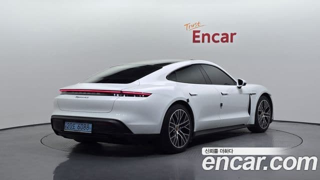 Porsche Taycan 2021 — Photo 11/36