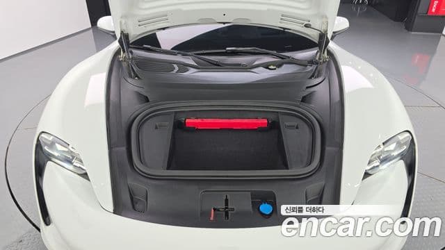 Porsche Taycan 2021 — Photo 1/36