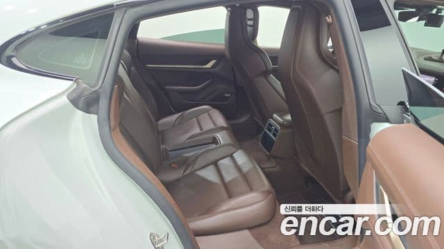 Porsche Taycan 2021 — Photo 22/36