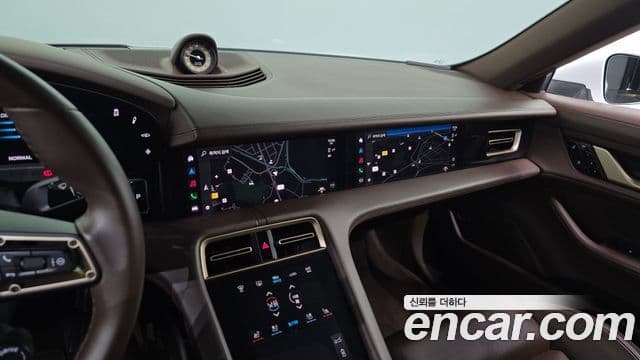 Porsche Taycan 2021 — Photo 35/36