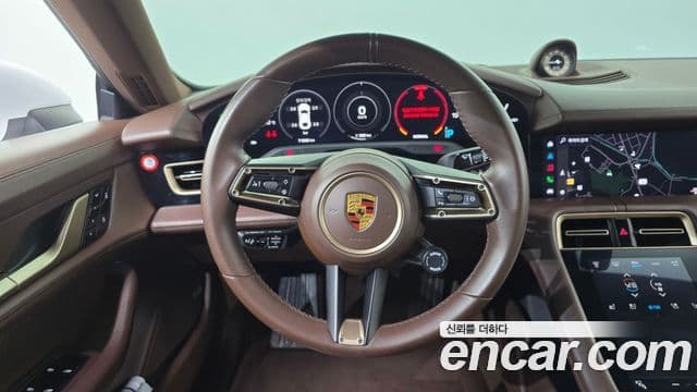 Porsche Taycan 2021 — Photo 15/36