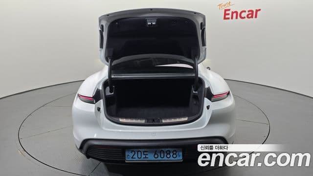 Porsche Taycan 2021 — Photo 20/36