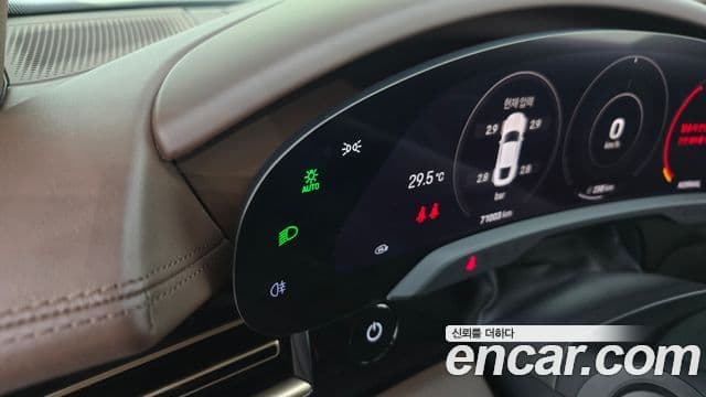 Porsche Taycan 2021 — Photo 33/36