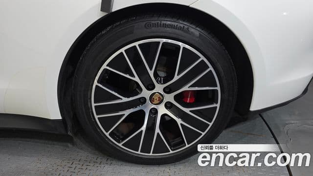 Porsche Taycan 2021 — Photo 25/36