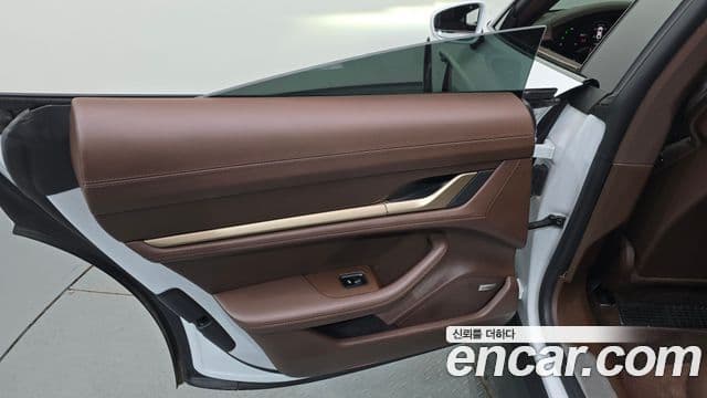 Porsche Taycan 2021 — Photo 34/36
