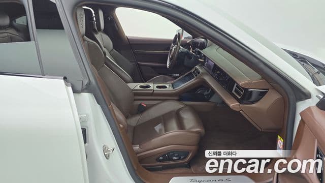 Porsche Taycan 2021 — Photo 12/36