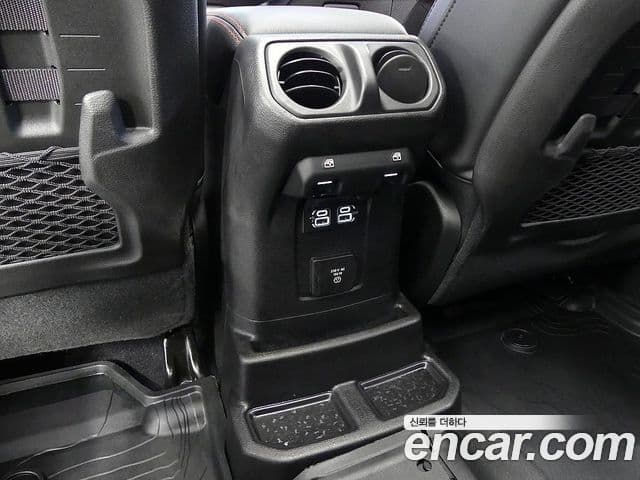Jeep Wrangler 2019 — Фото 16/20