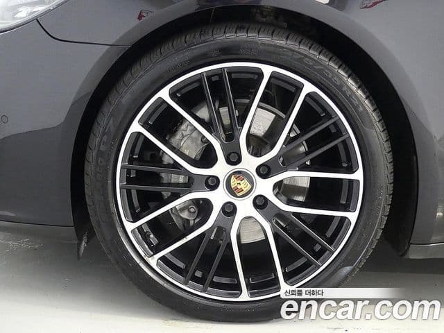 Porsche Panamera 2021 — Фото 7/20
