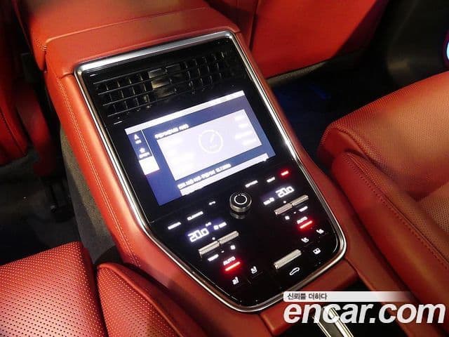 Porsche Panamera 2021 — Фото 19/20