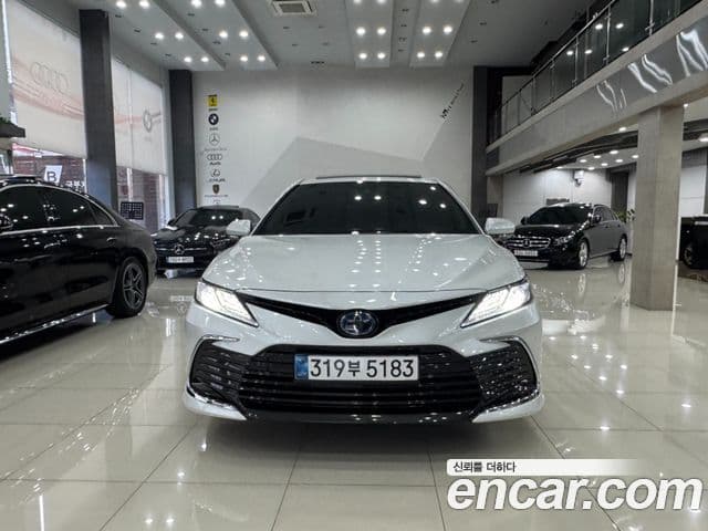 Toyota Camry 2024 — ფოტო 19/19