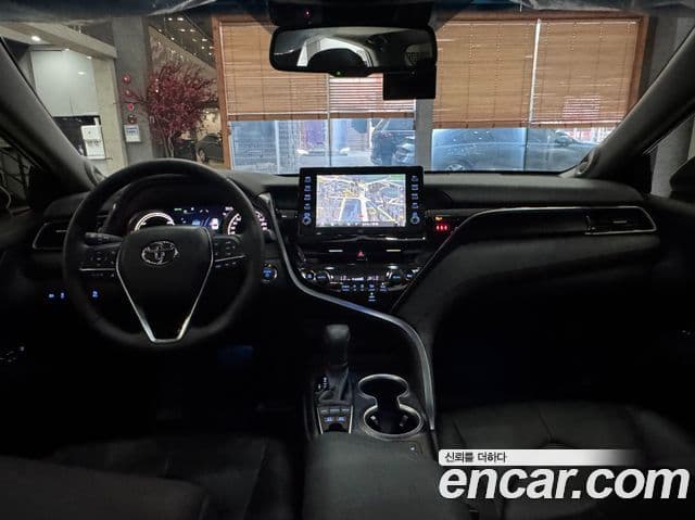 Toyota Camry 2024 — Photo 2/19