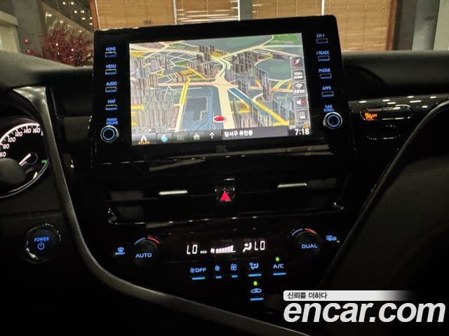 Toyota Camry 2024 — ფოტო 4/19