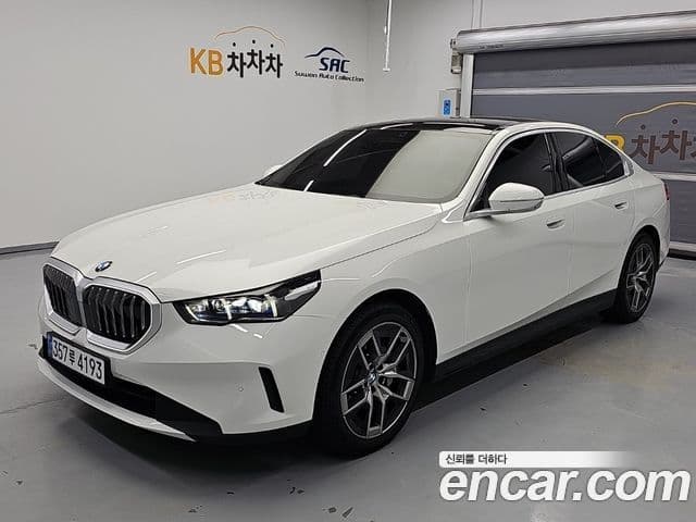 BMW 5 Series 2025 — Фото 1/10