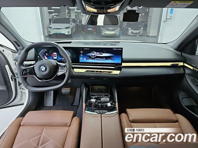 BMW 5 Series 2025 — Фото 9/10