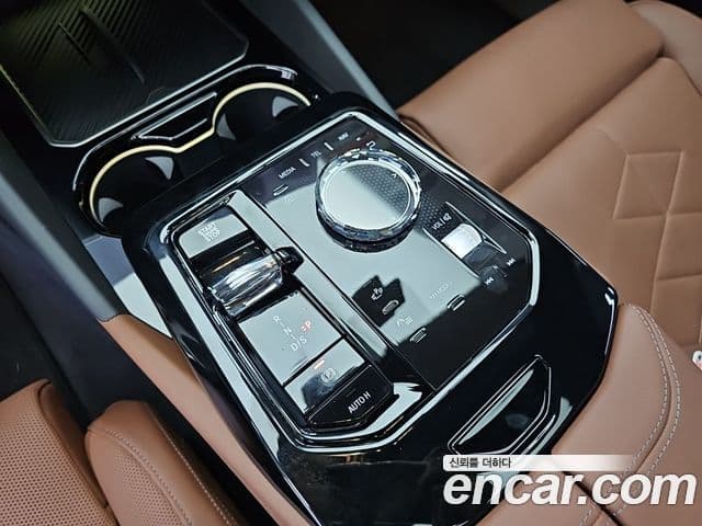 BMW 5 Series 2025 — Фото 6/10