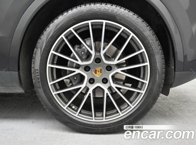 Porsche Cayenne 2021 — Photo 7/20