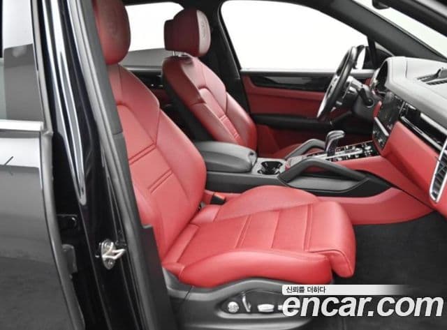 Porsche Cayenne 2021 — Photo 2/20