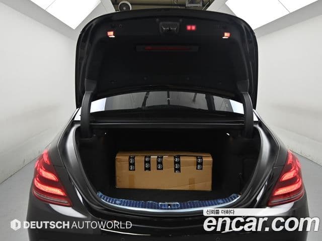 Mercedes-Benz S-Class 2020 — Photo 15/20