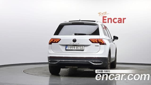 Volkswagen Tiguan 2022 — Photo 8/20