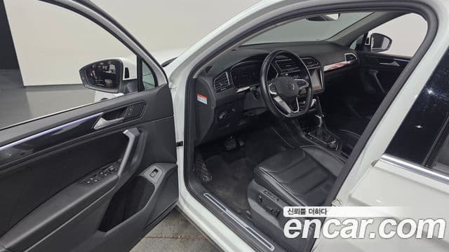 Volkswagen Tiguan 2022 — Photo 17/20