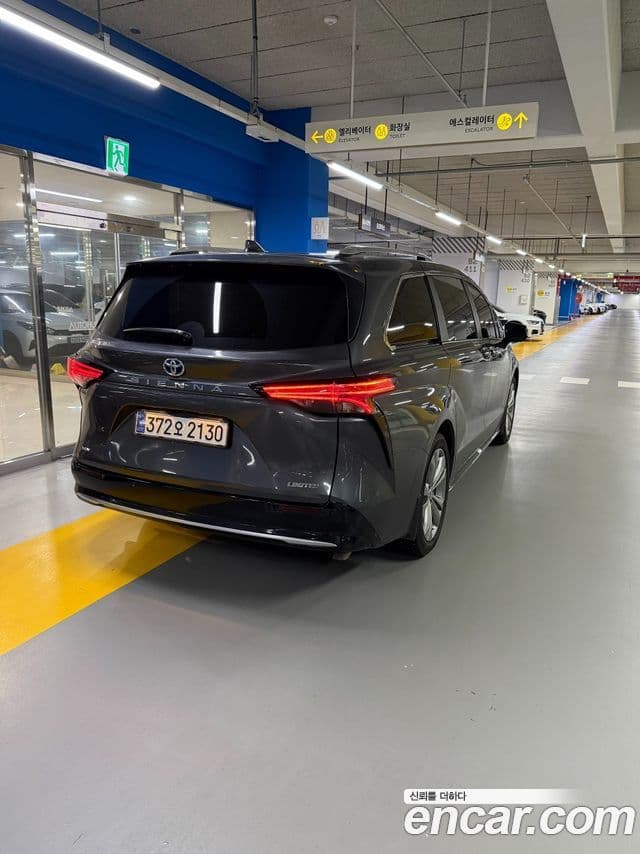 Toyota Sienna 2025 — Photo 5/20