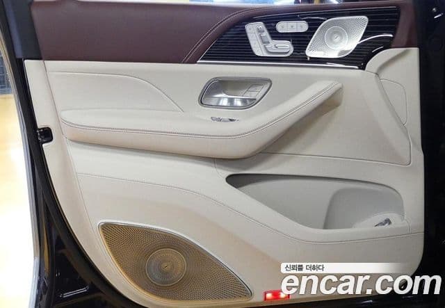 Mercedes-Benz GLS-Class 2025 — Photo 12/20