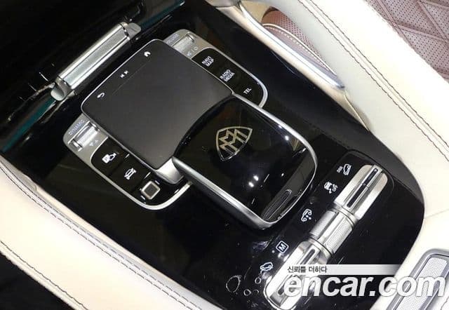 Mercedes-Benz GLS-Class 2025 — Photo 18/20