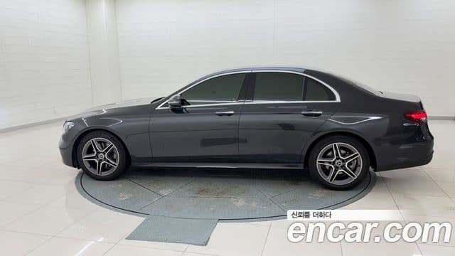 Mercedes-Benz E-Class 2023 — Фото 1/20